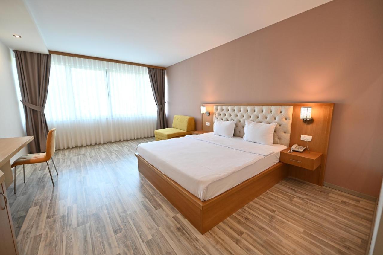 Hotel La Villa Gjakova Exteriér fotografie