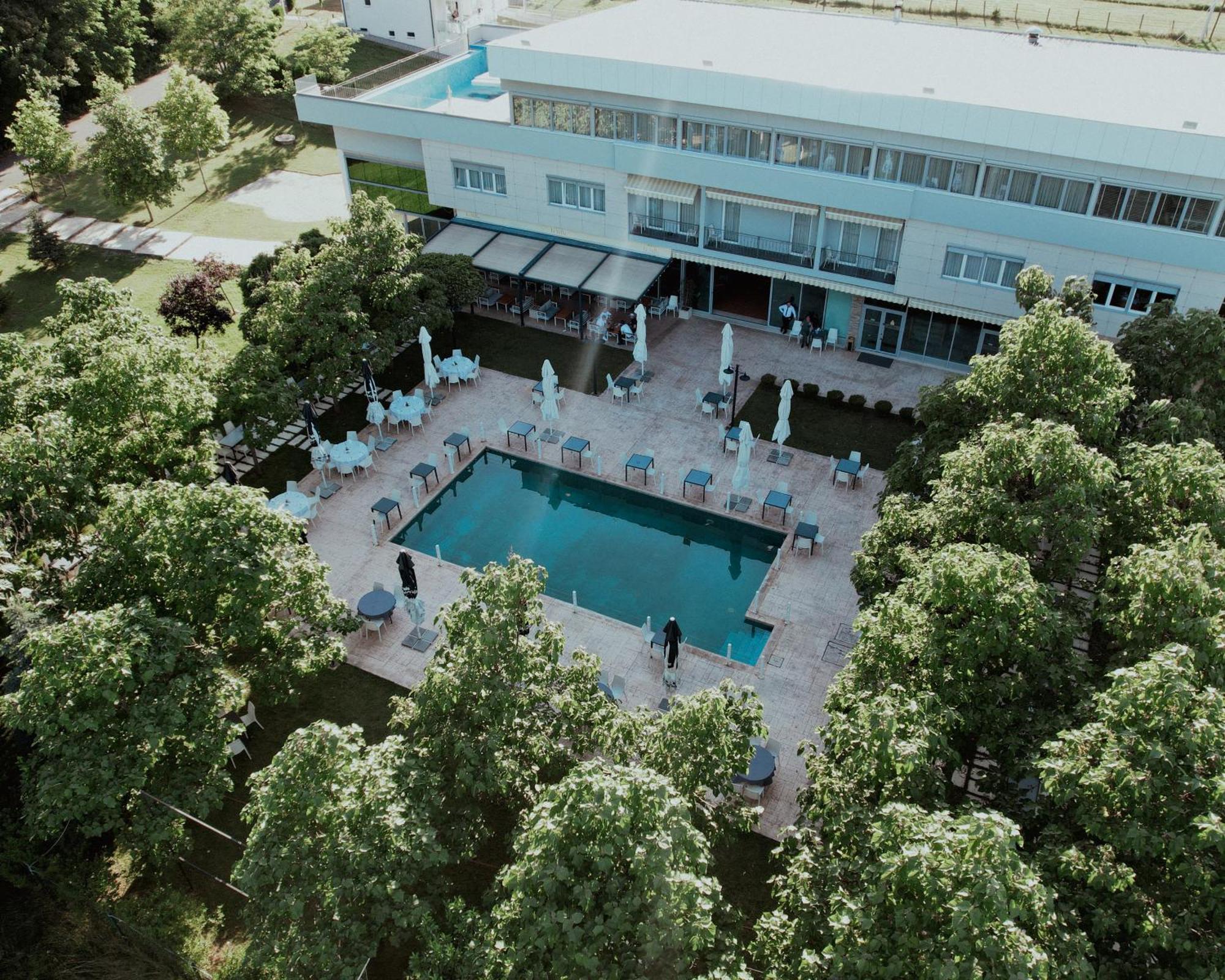 Hotel La Villa Gjakova Exteriér fotografie